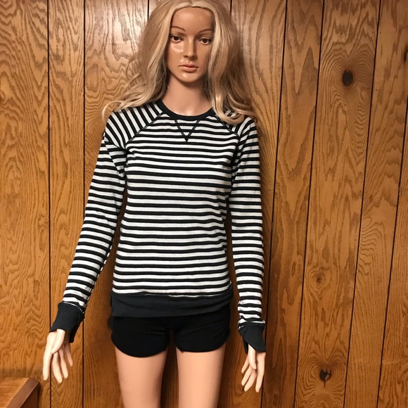 Lululemon Open your Heart long Sleeve II - Reversible black & White Size none - Picture 9 of 13